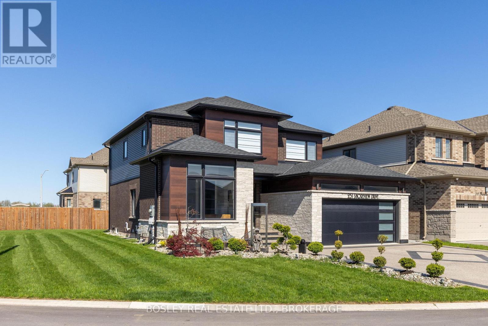 251 Shoreview Drive, Welland (Hwy 406/welland), Ontario  L3B 0H3 - Photo 6 - X12143600