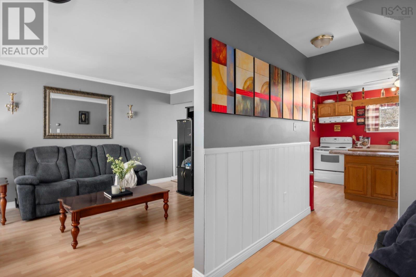 Property at 42 Gordon Court image 2