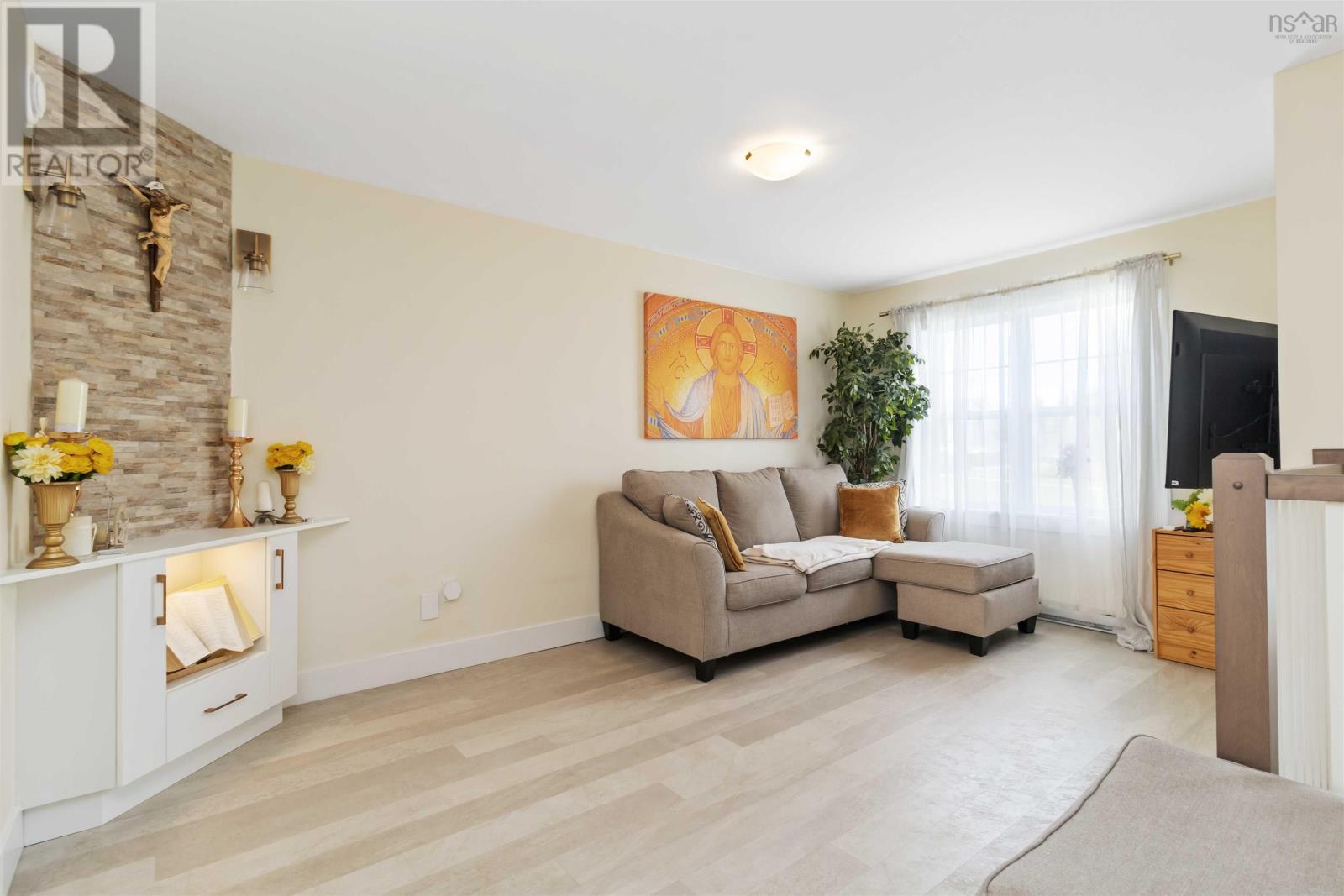Property at 9 Chambers Court image 3