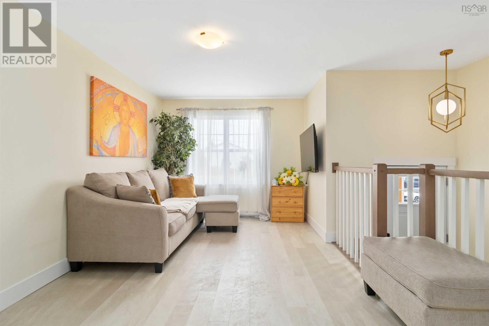 Property at 9 Chambers Court image 4