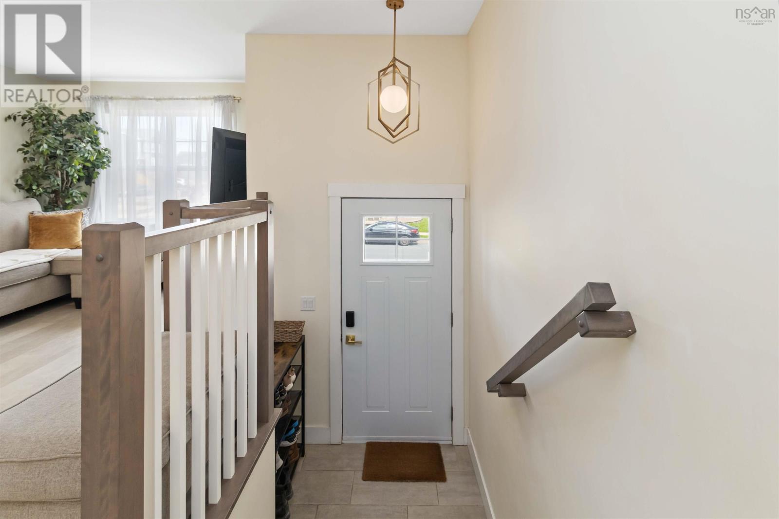 Property at 9 Chambers Court image 2