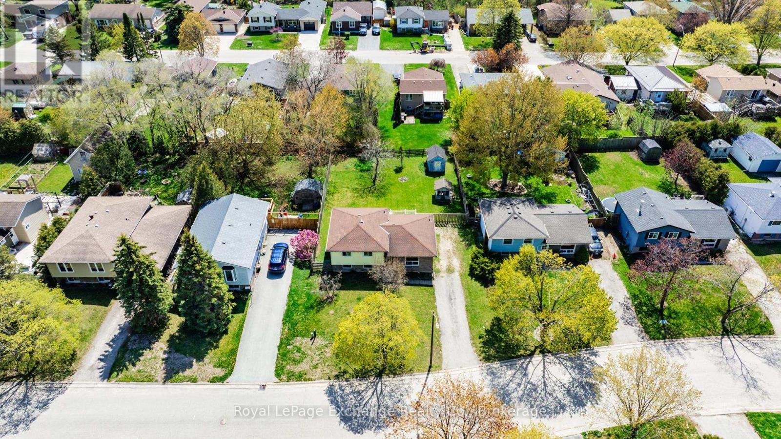 740 Johnston Crescent S, Kincardine, Ontario  N2Z 1S3 - Photo 3 - X12143602