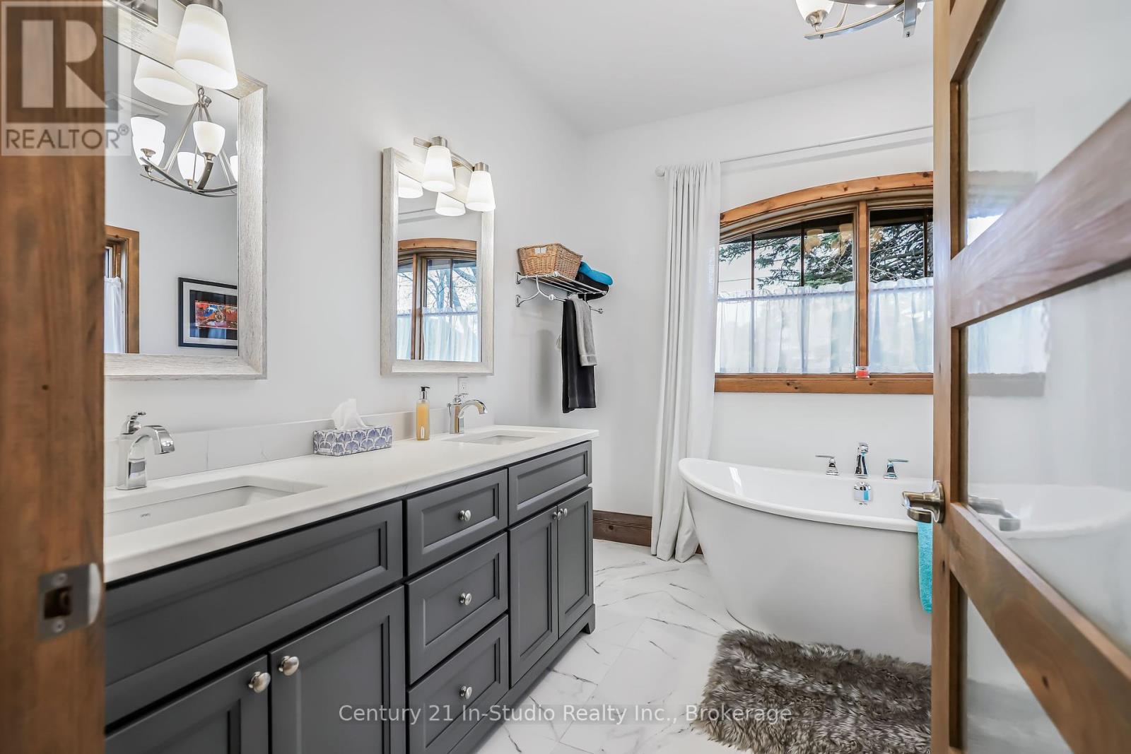 166 Clarendon Street, Saugeen Shores, Ontario  N0H 2L0 - Photo 30 - X12143608