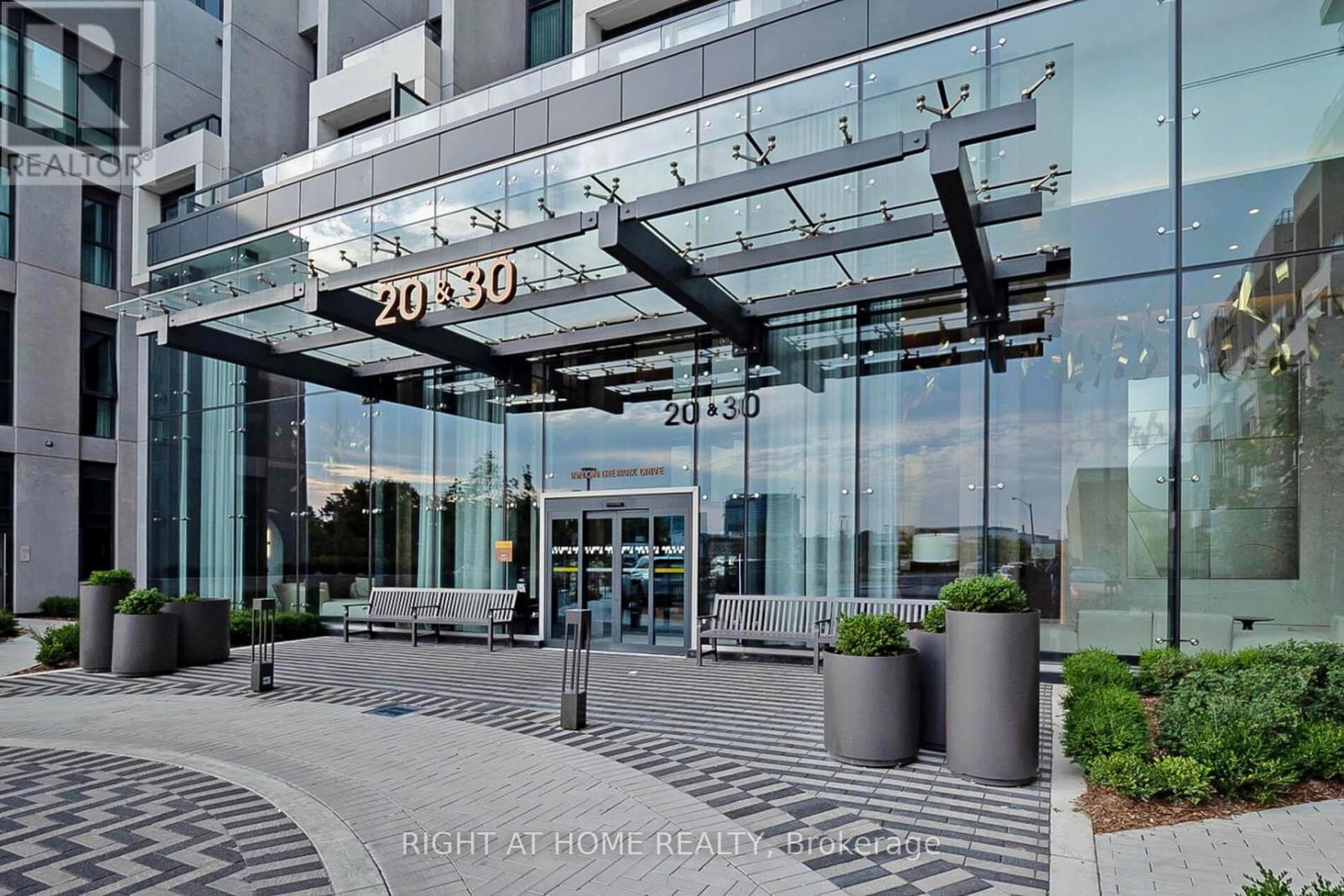 3101 - 30 Inn On The Park Drive, Toronto, Ontario  M3C 0P7 - Photo 2 - C12143643