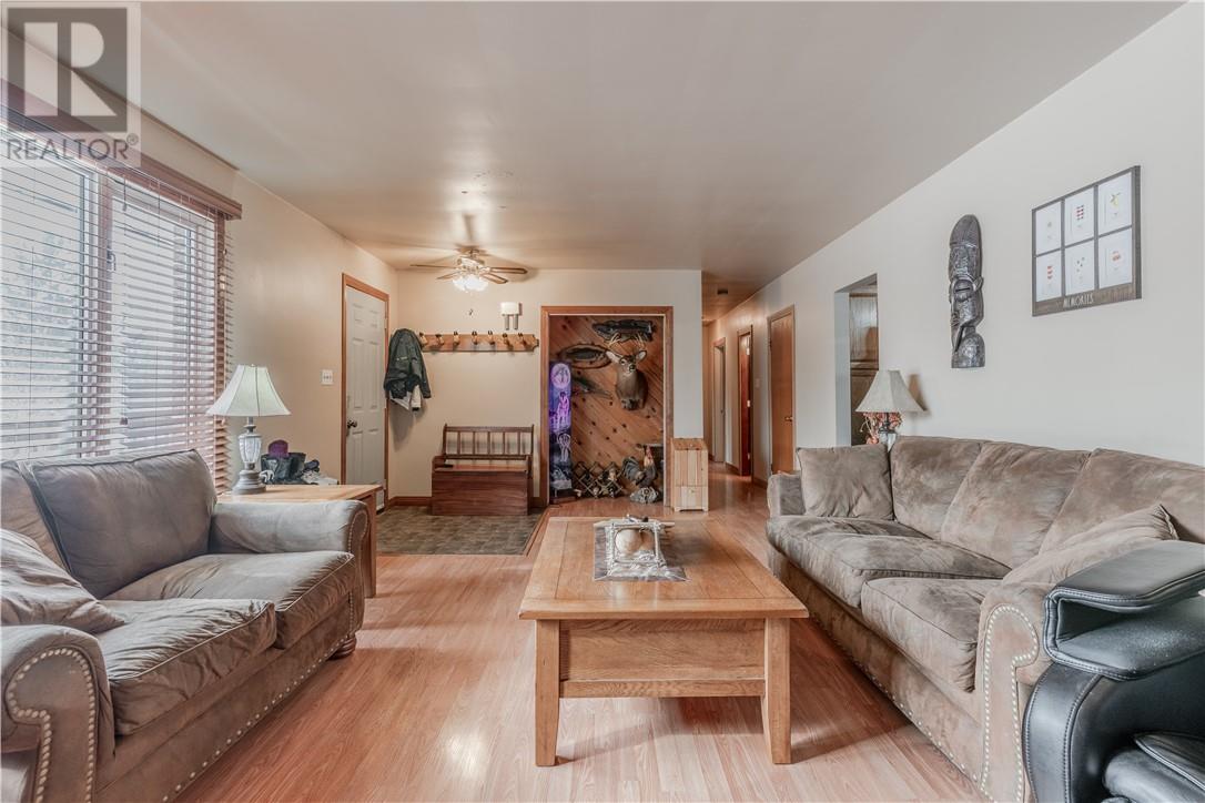 824 Suez Drive, Hanmer, Ontario  P3P 1Y7 - Photo 2 - 2122141