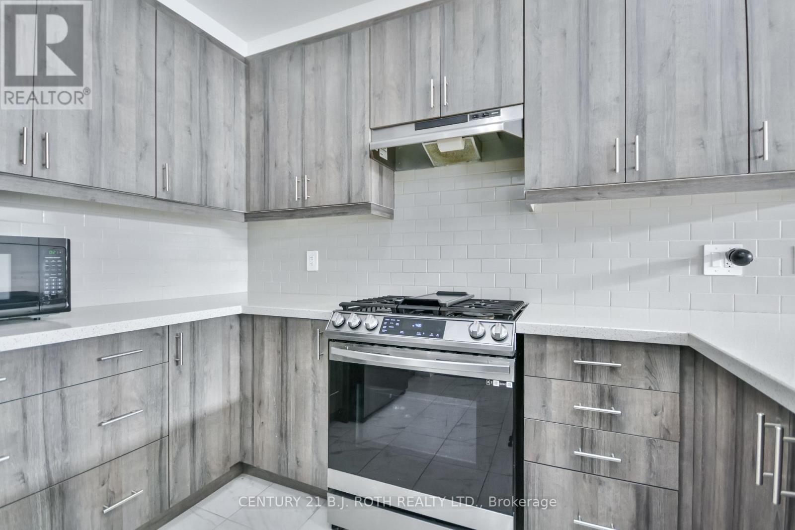130 Franklin Trail, Barrie, Ontario  L9J 0J2 - Photo 13 - S12143613