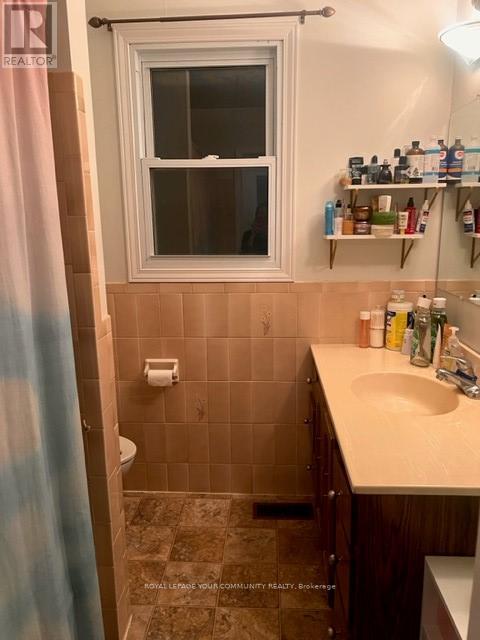 162 Kenvale Court, Richmond Hill, Ontario  L4C 4S9 - Photo 11 - N12064099