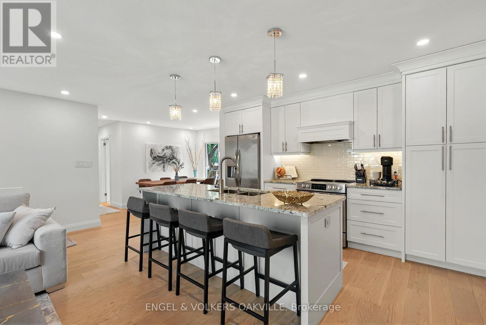 236 Burton Road, Oakville, Ontario  L6K 2K5 - Photo 13 - W12143584