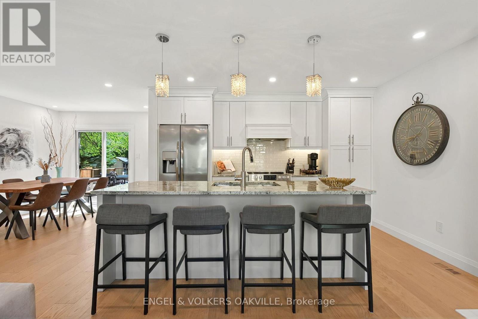 236 Burton Road, Oakville, Ontario  L6K 2K5 - Photo 14 - W12143584