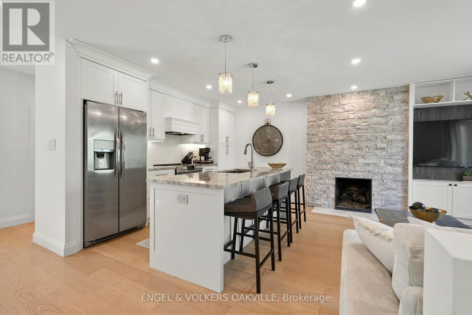 236 Burton Road, Oakville, Ontario  L6K 2K5 - Photo 15 - W12143584