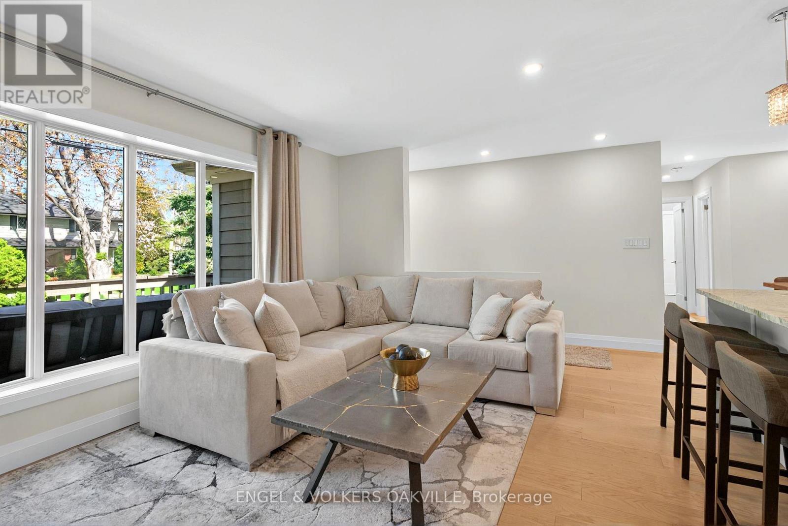 236 Burton Road, Oakville, Ontario  L6K 2K5 - Photo 17 - W12143584