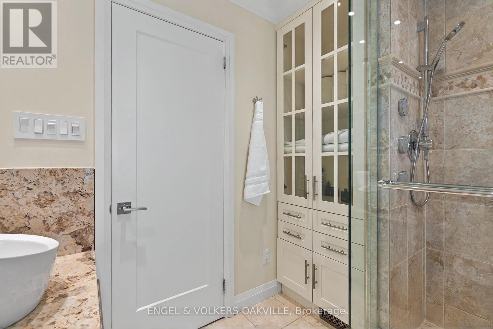 236 Burton Road, Oakville, Ontario  L6K 2K5 - Photo 27 - W12143584