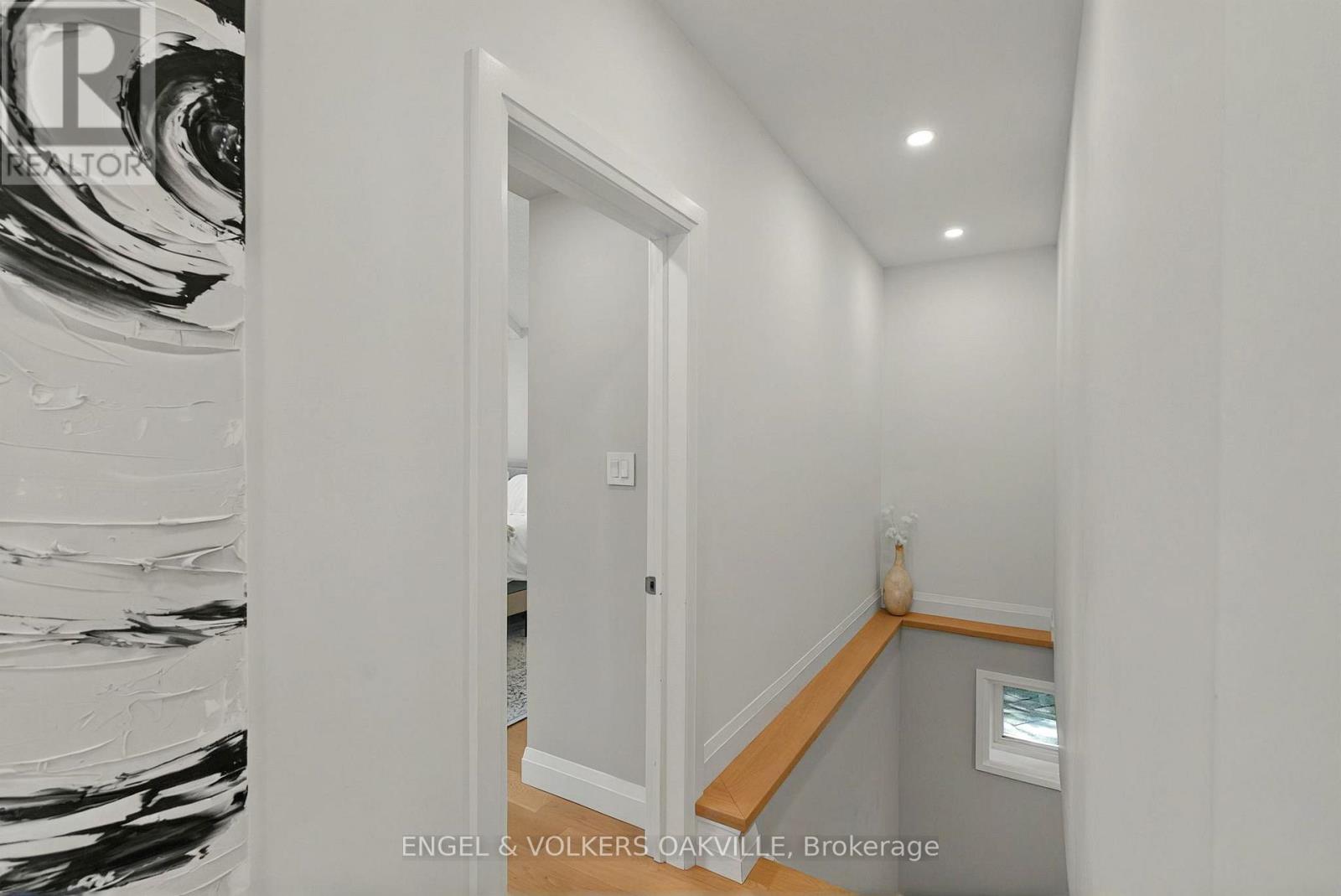 236 Burton Road, Oakville, Ontario  L6K 2K5 - Photo 28 - W12143584