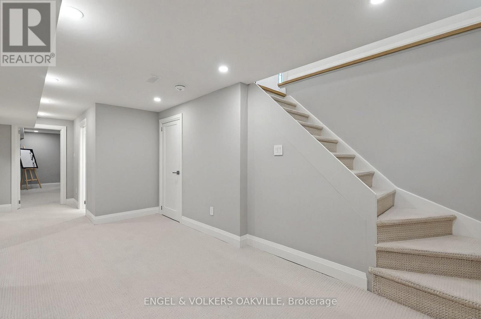 236 Burton Road, Oakville, Ontario  L6K 2K5 - Photo 35 - W12143584