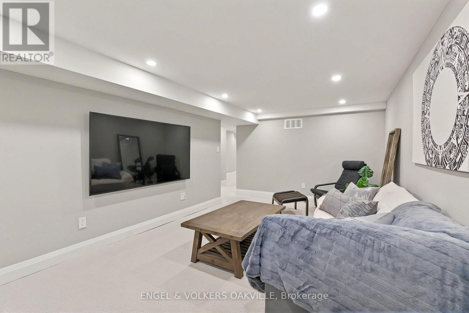 236 Burton Road, Oakville, Ontario  L6K 2K5 - Photo 38 - W12143584