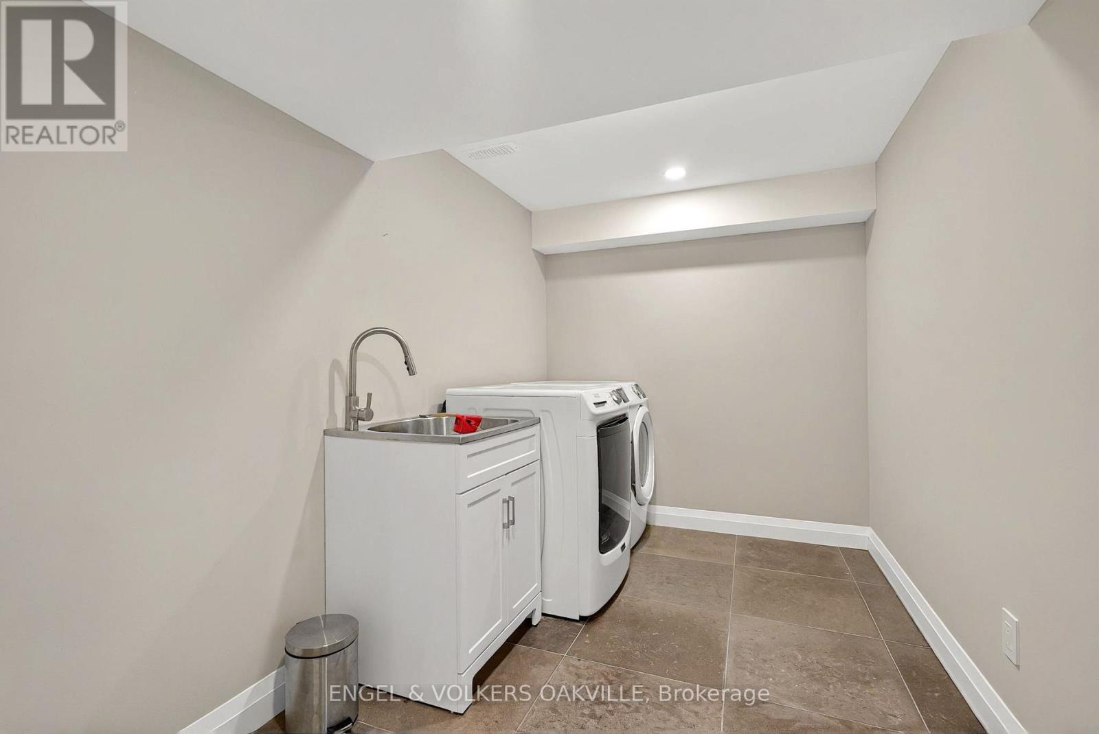 236 Burton Road, Oakville, Ontario  L6K 2K5 - Photo 42 - W12143584