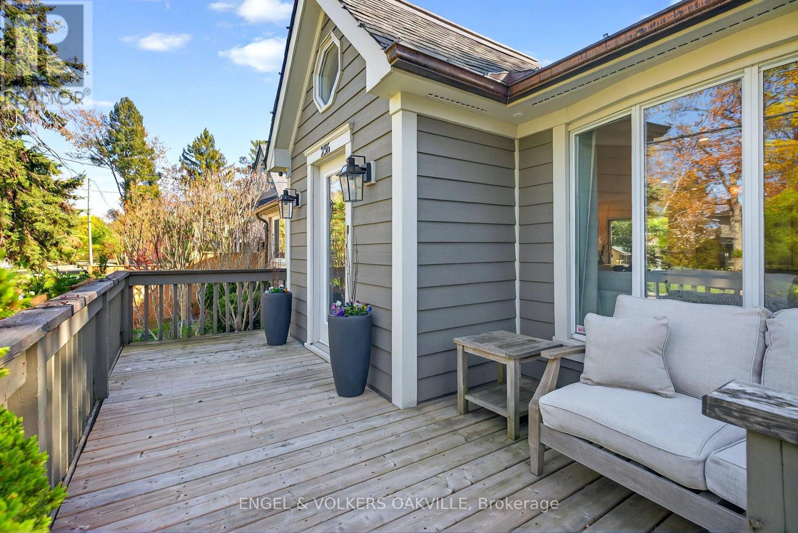 236 Burton Road, Oakville, Ontario  L6K 2K5 - Photo 6 - W12143584