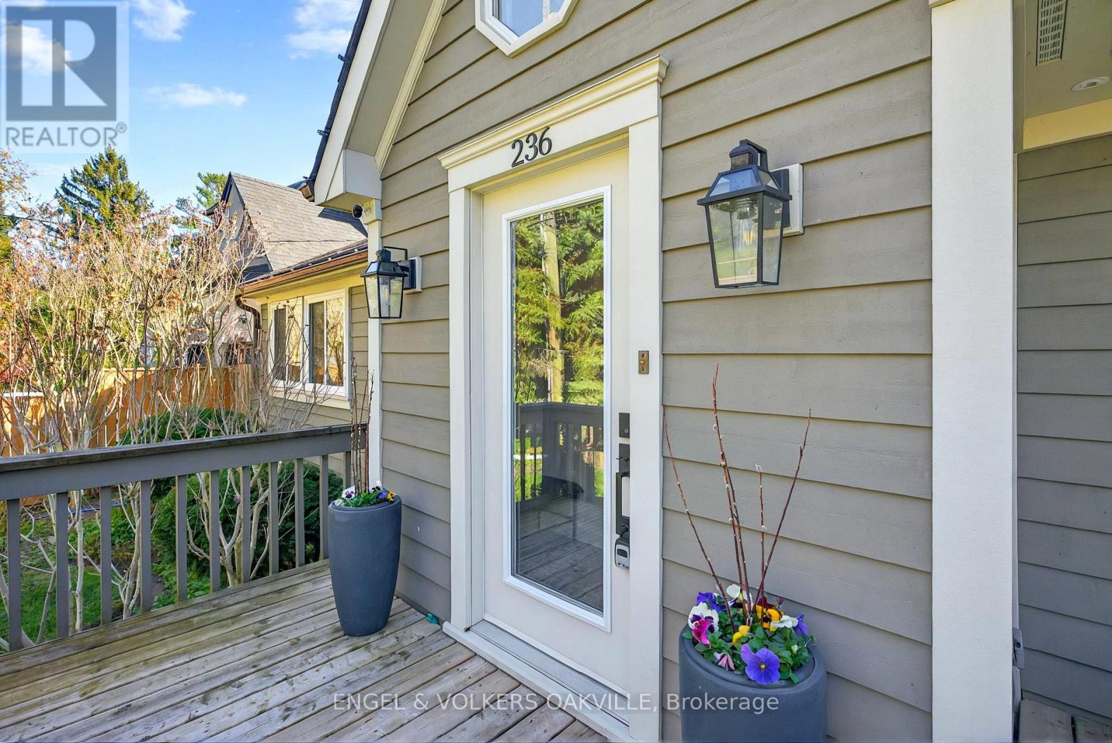 236 Burton Road, Oakville, Ontario  L6K 2K5 - Photo 7 - W12143584