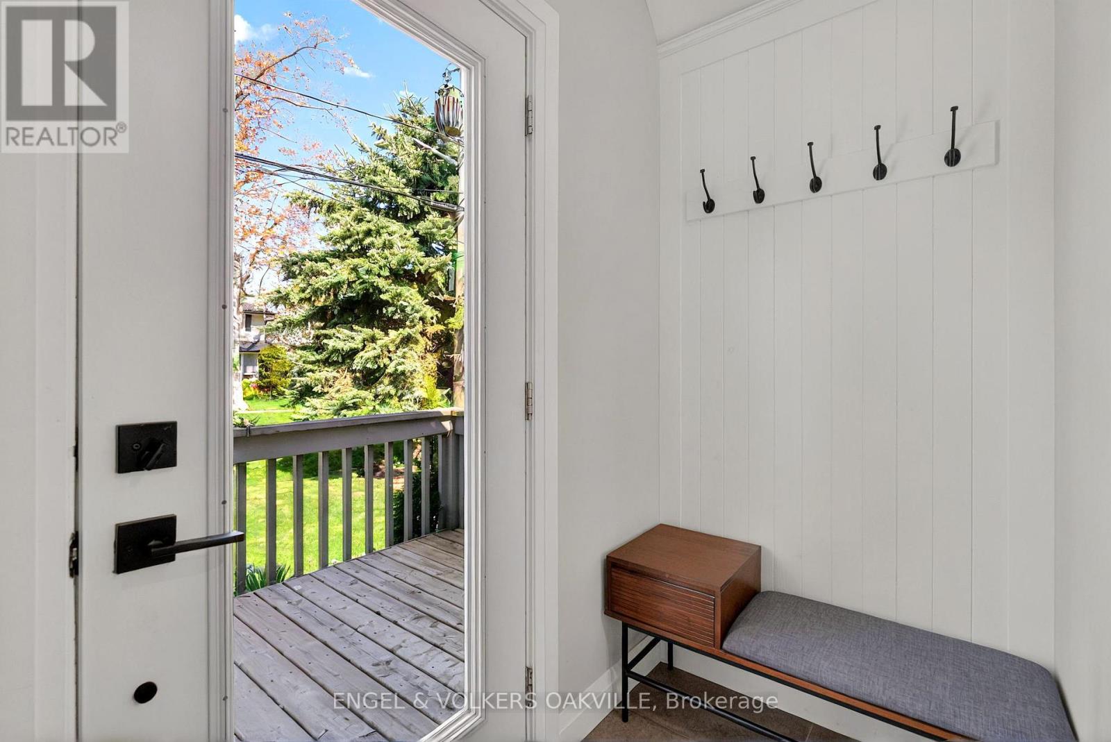236 Burton Road, Oakville, Ontario  L6K 2K5 - Photo 9 - W12143584