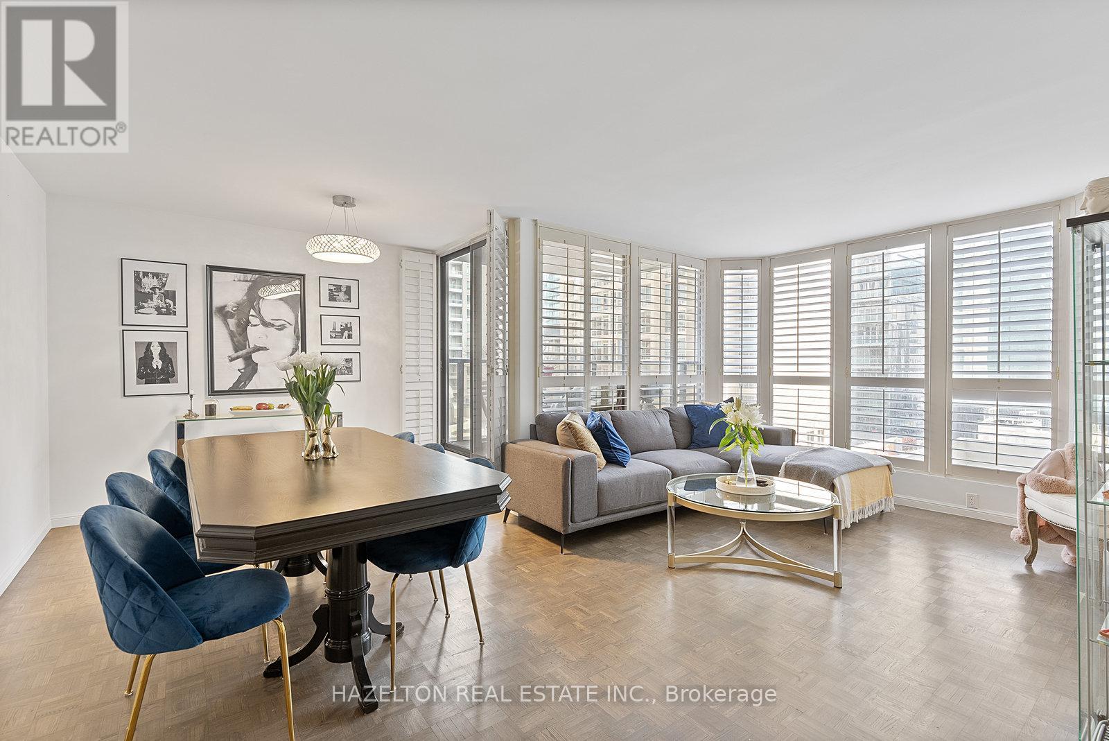<div class="slider-price">$1,178,000</div><p>504 - 1331 Bay Street N, Toronto, Ontario</p>
