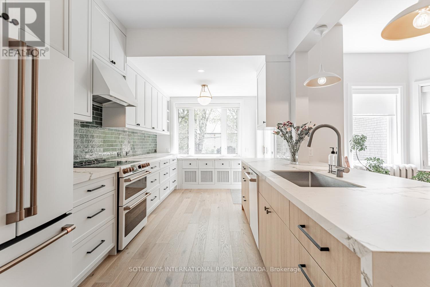 143 Farnham Avenue, Toronto (Yonge-St. Clair), Ontario  M4V 1B7 - Photo 10 - C12143636