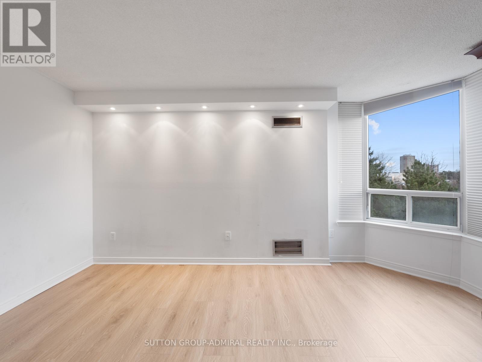 506 - 7250 Yonge Street, Vaughan (Crestwood-Springfarm-Yorkhill), Ontario  L4J 7X1 - Photo 12 - N12073941