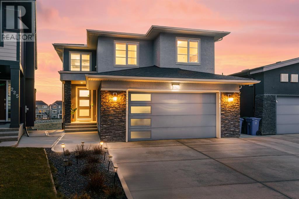 Property at 229 Carringvue Manor NW image 2