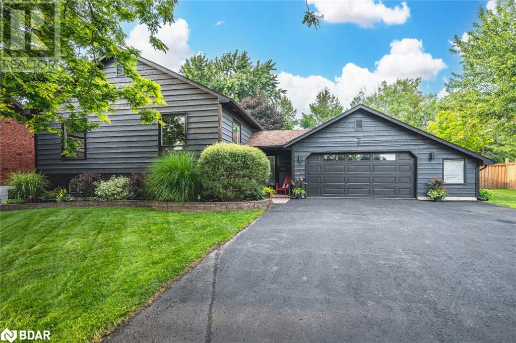 Property at 7 BAY Court image 1