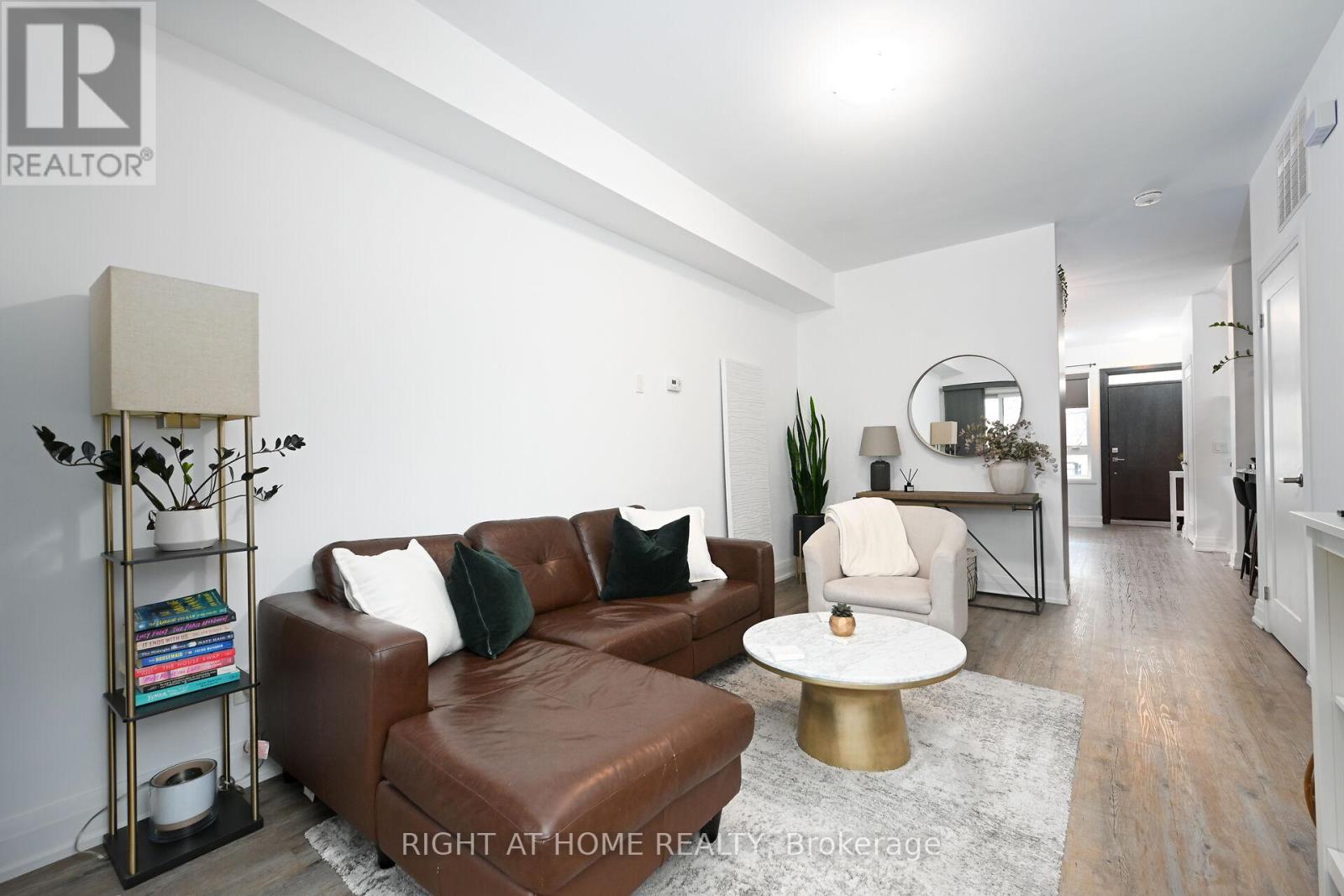 Property at 6 - 39 ROBINSON STREET N image 5
