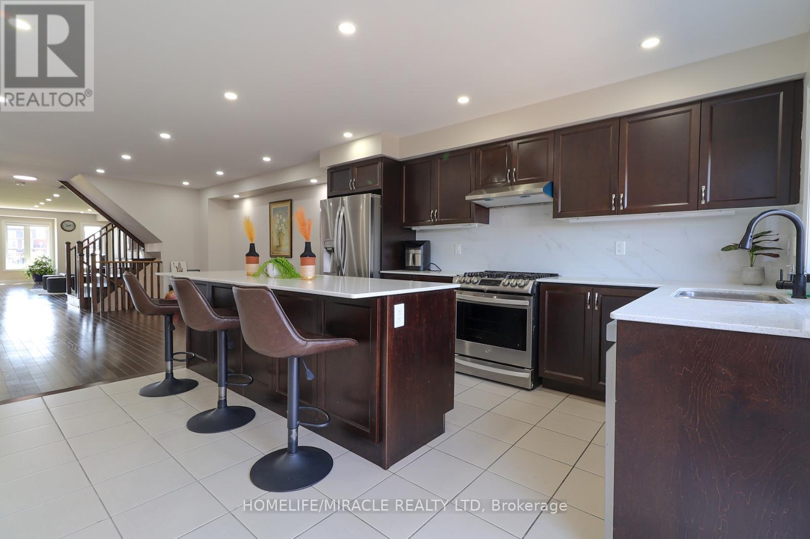 5 Sudeley Lane, Brampton, Ontario  L7A 4Z7 - Photo 5 - W12141970