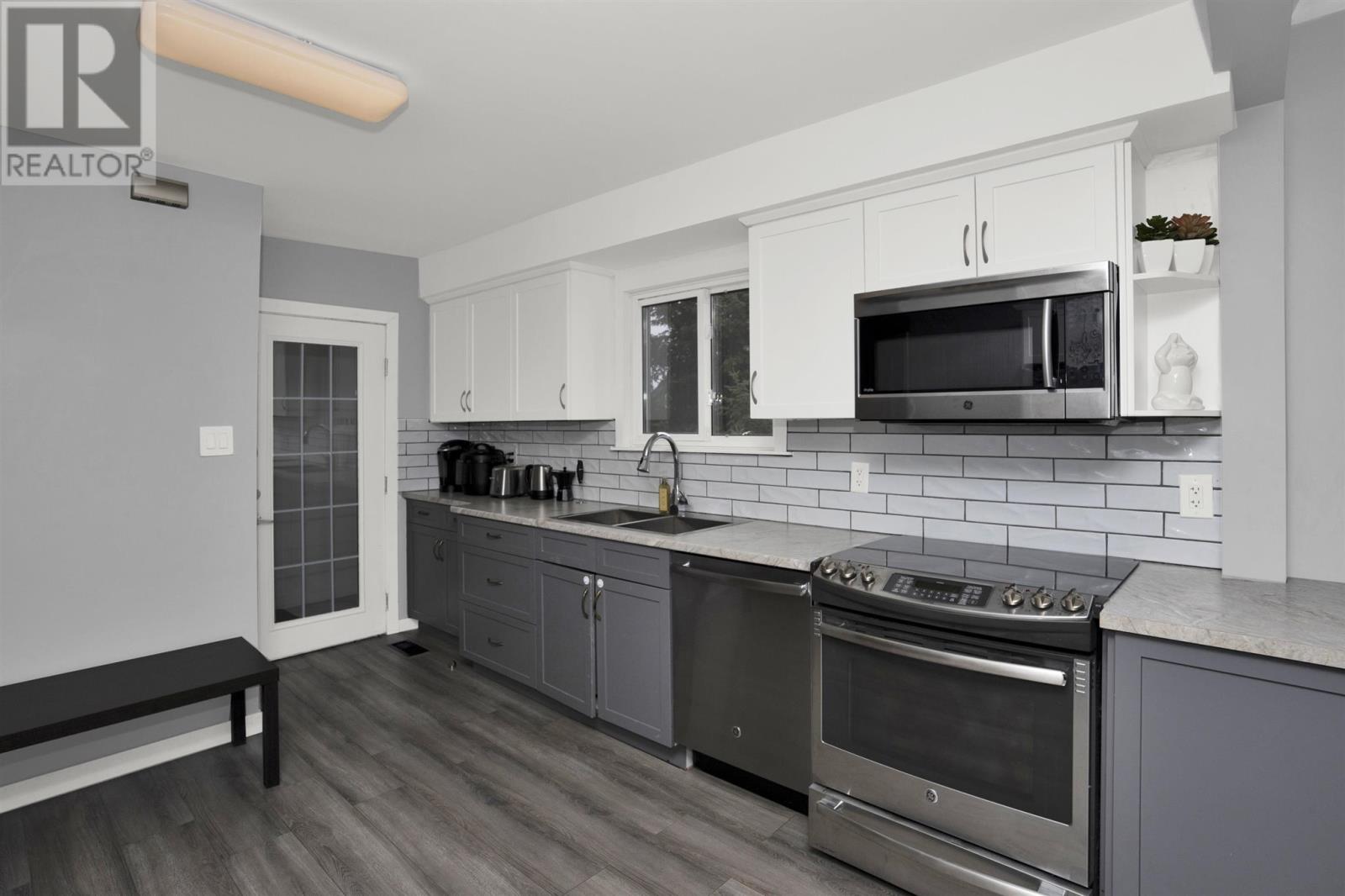 Property at 283 Rupert ST image 4