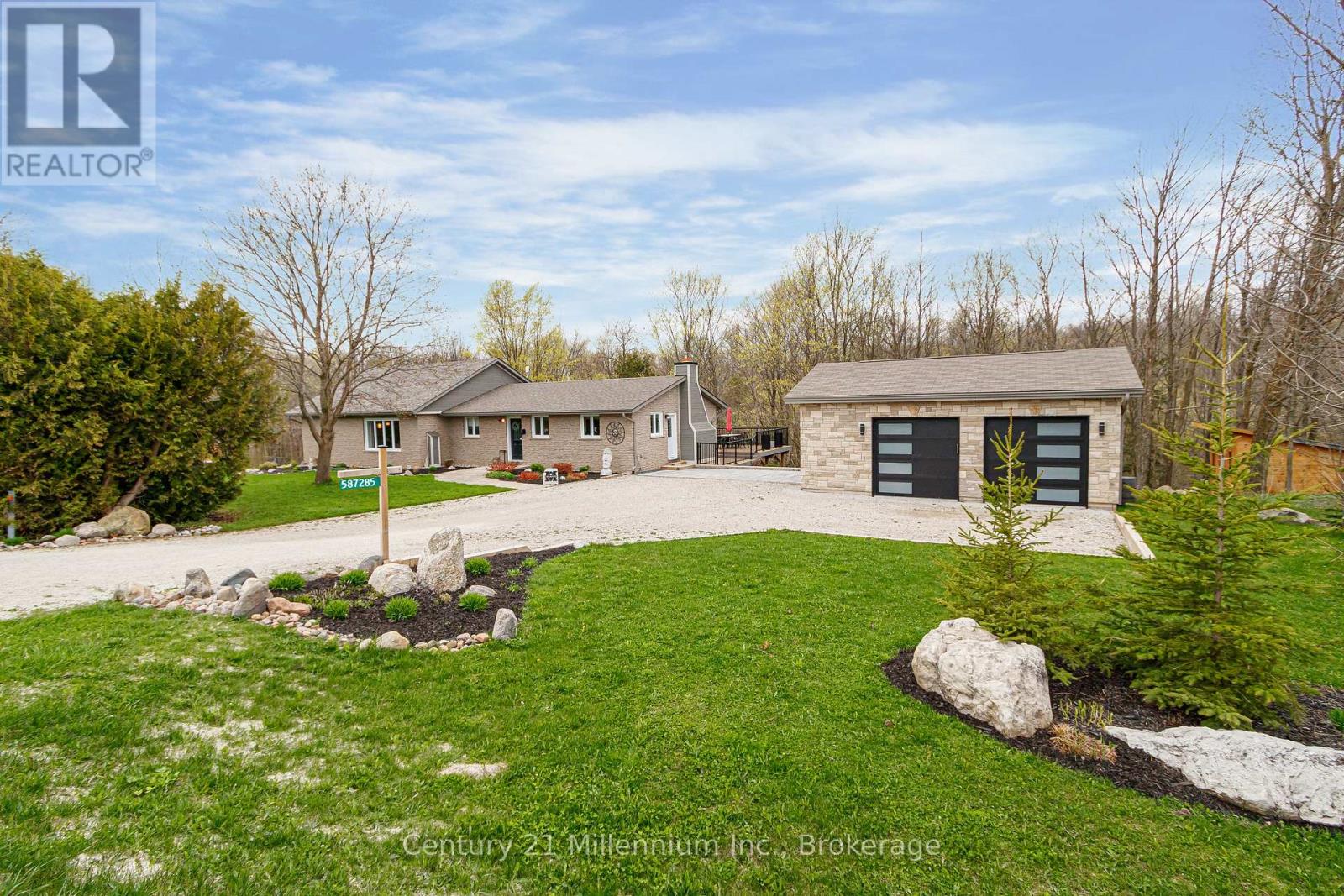 587285 9th Sideroad, Blue Mountains, Ontario  N0H 1J0 - Photo 2 - X12143689