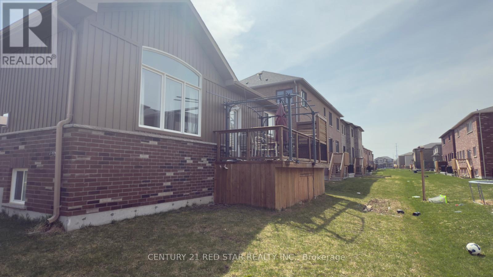 239 Centre Street, Clearview, Ontario  L0M 1S0 - Photo 3 - S12106861