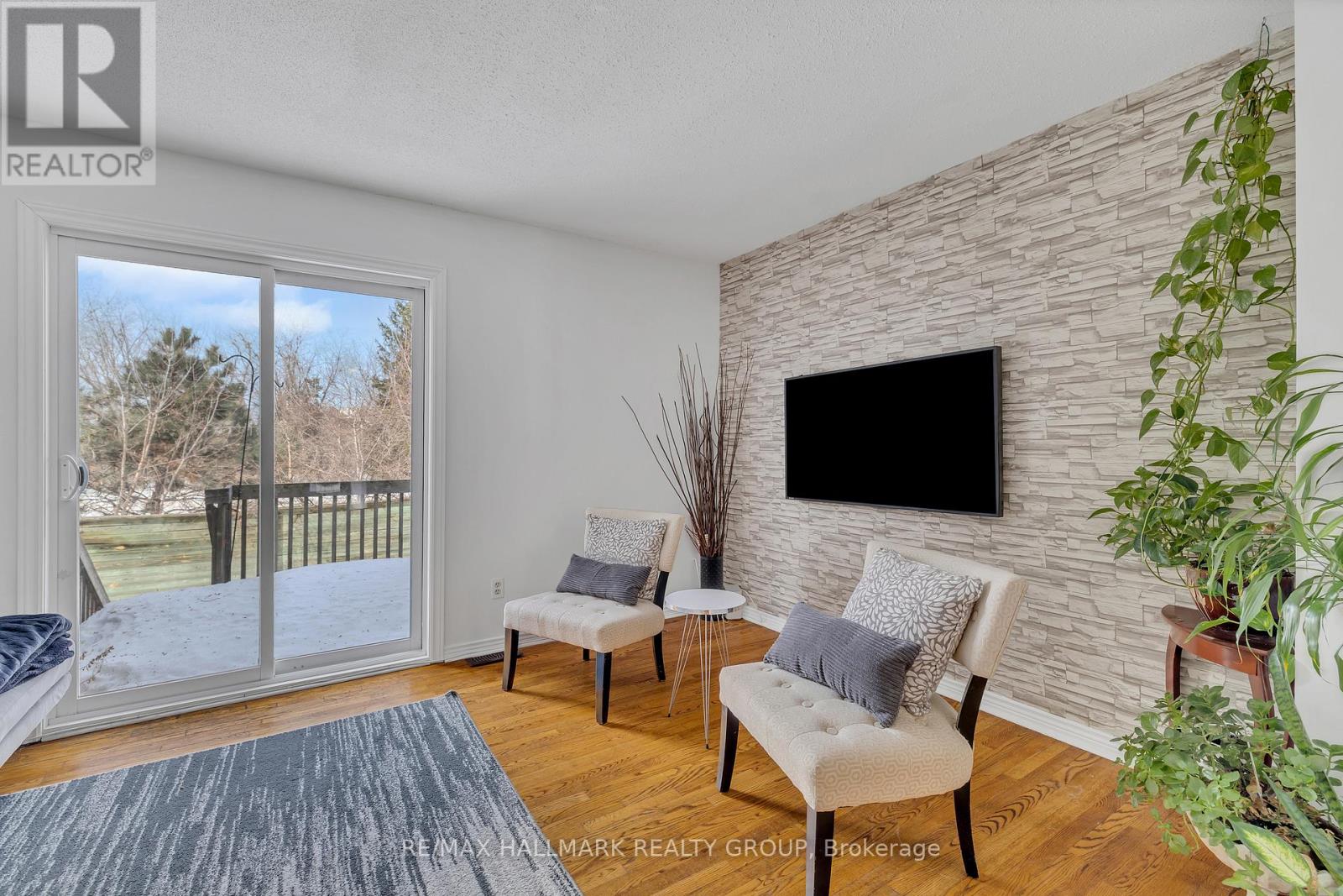 248 Temby Private, Ottawa, Ontario  K1T 2W5 - Photo 10 - X12143704