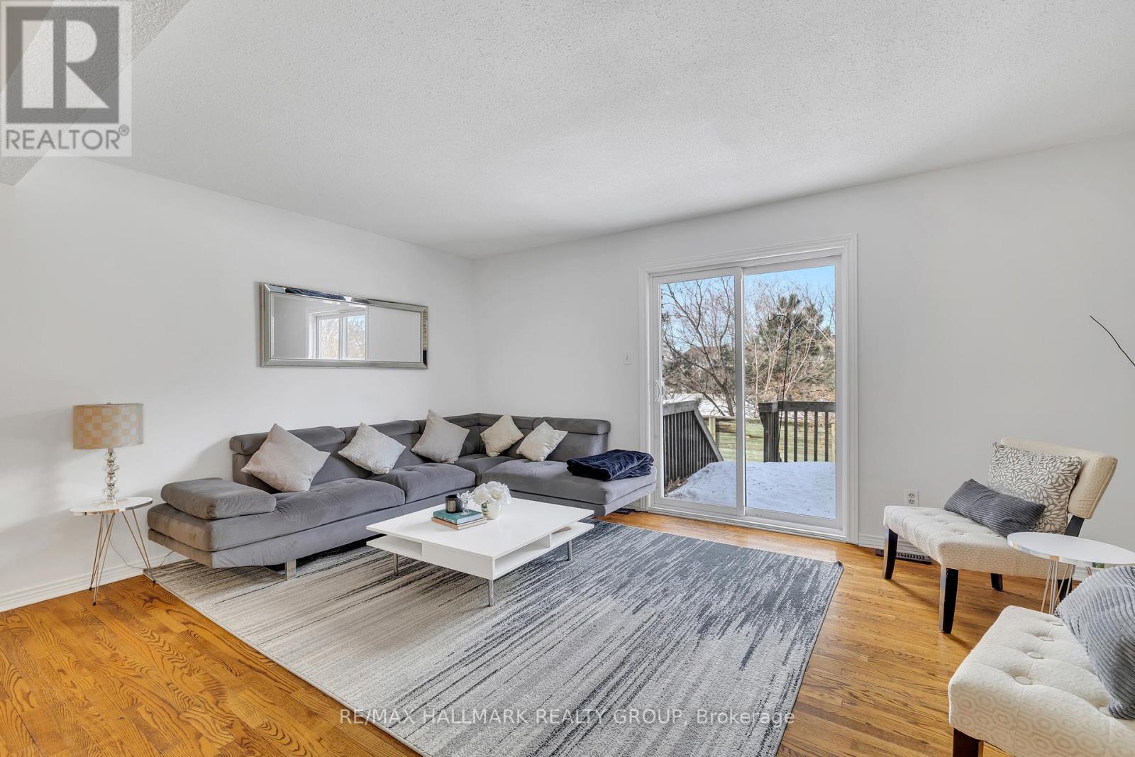 248 Temby Private, Ottawa, Ontario  K1T 2W5 - Photo 11 - X12143704