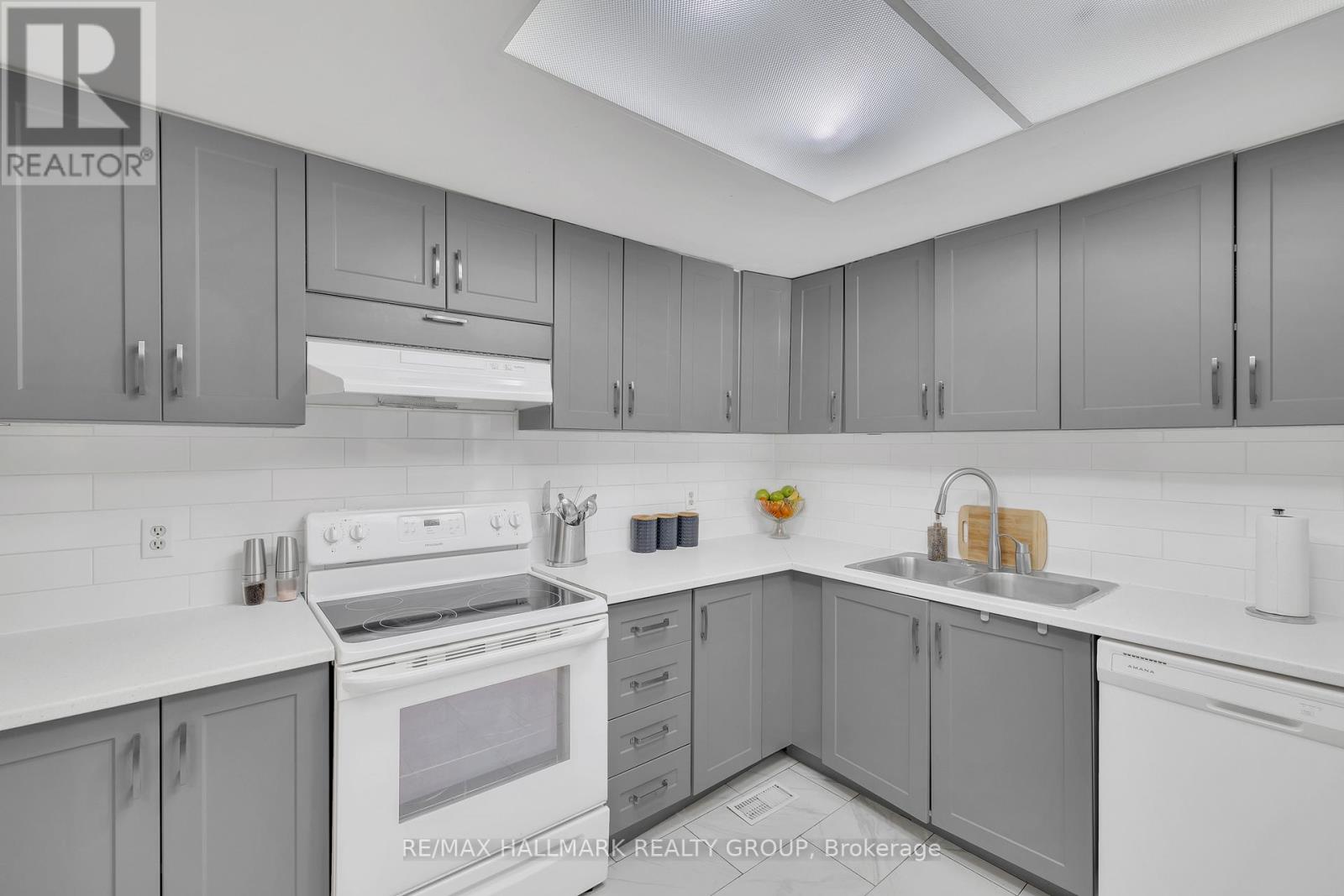 248 Temby Private, Ottawa, Ontario  K1T 2W5 - Photo 19 - X12143704