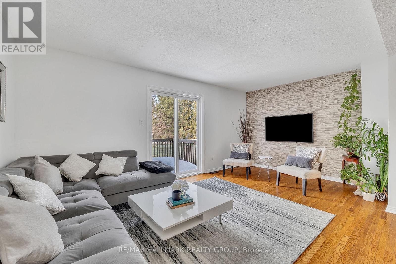 248 Temby Private, Ottawa, Ontario  K1T 2W5 - Photo 9 - X12143704