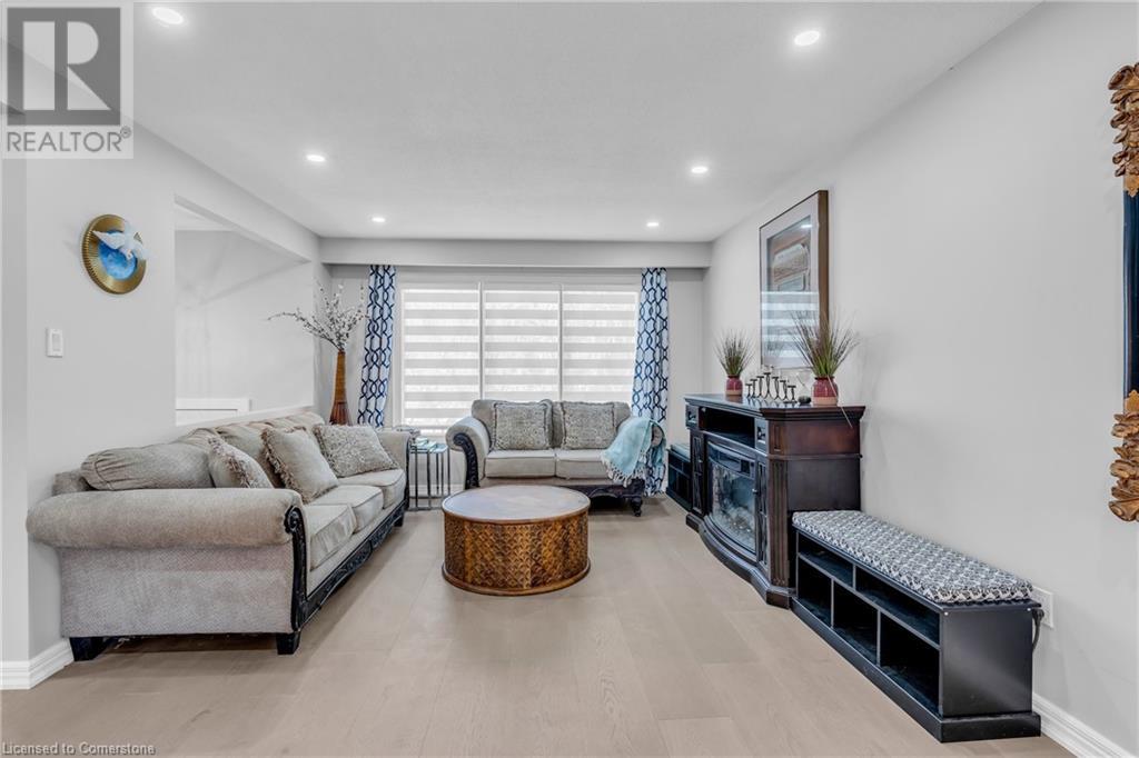Property at 692 WOODVIEW Road image 5