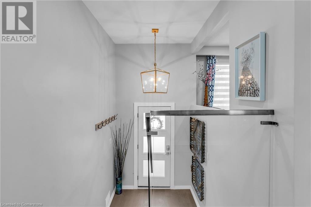 Property at 692 WOODVIEW Road image 3