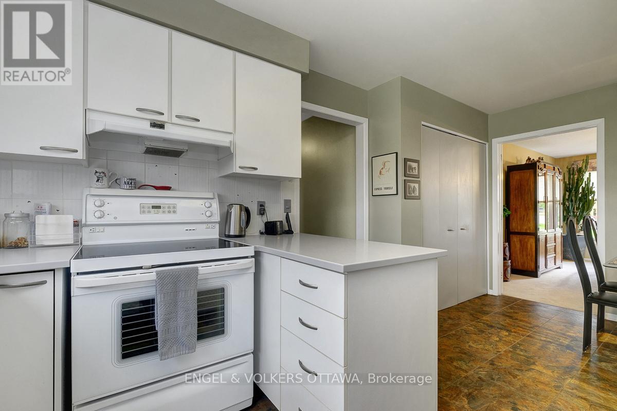 59 Charing Road, Ottawa, Ontario  K2G 4G3 - Photo 18 - X12134017