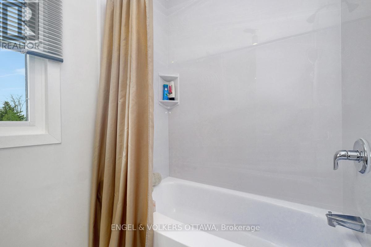 59 Charing Road, Ottawa, Ontario  K2G 4G3 - Photo 37 - X12134017