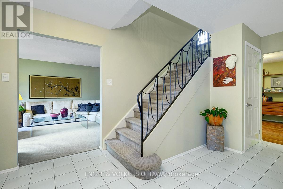 59 Charing Road, Ottawa, Ontario  K2G 4G3 - Photo 6 - X12134017
