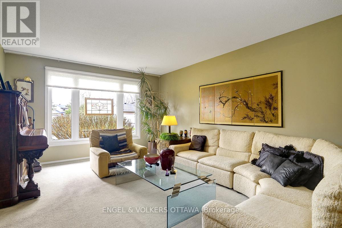 59 Charing Road, Ottawa, Ontario  K2G 4G3 - Photo 9 - X12134017