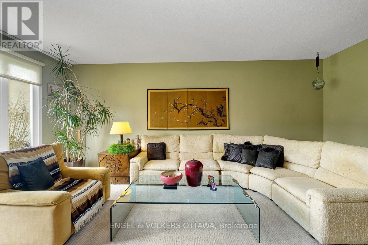 59 Charing Road, Ottawa, Ontario  K2G 4G3 - Photo 8 - X12134017