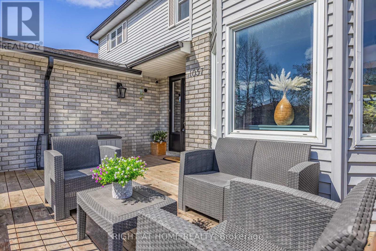 Property at 1057 VANCE CRESCENT image 3