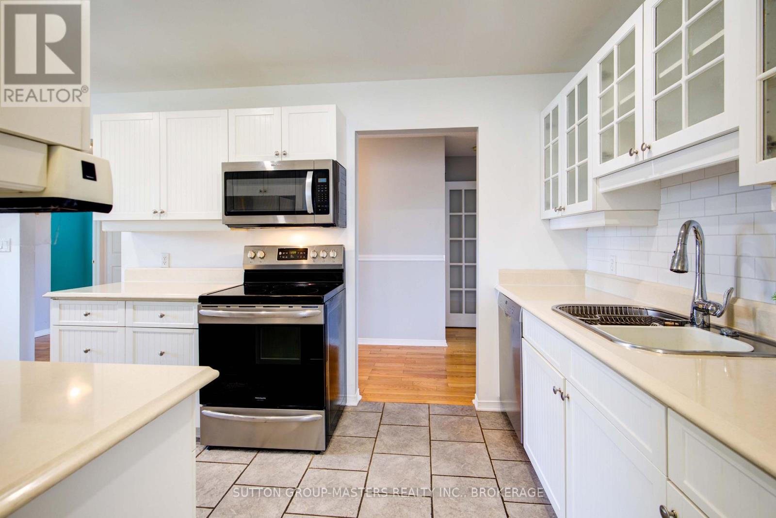 14 Abbey Dawn Drive, Loyalist, Ontario  K0H 1G0 - Photo 10 - X12143835