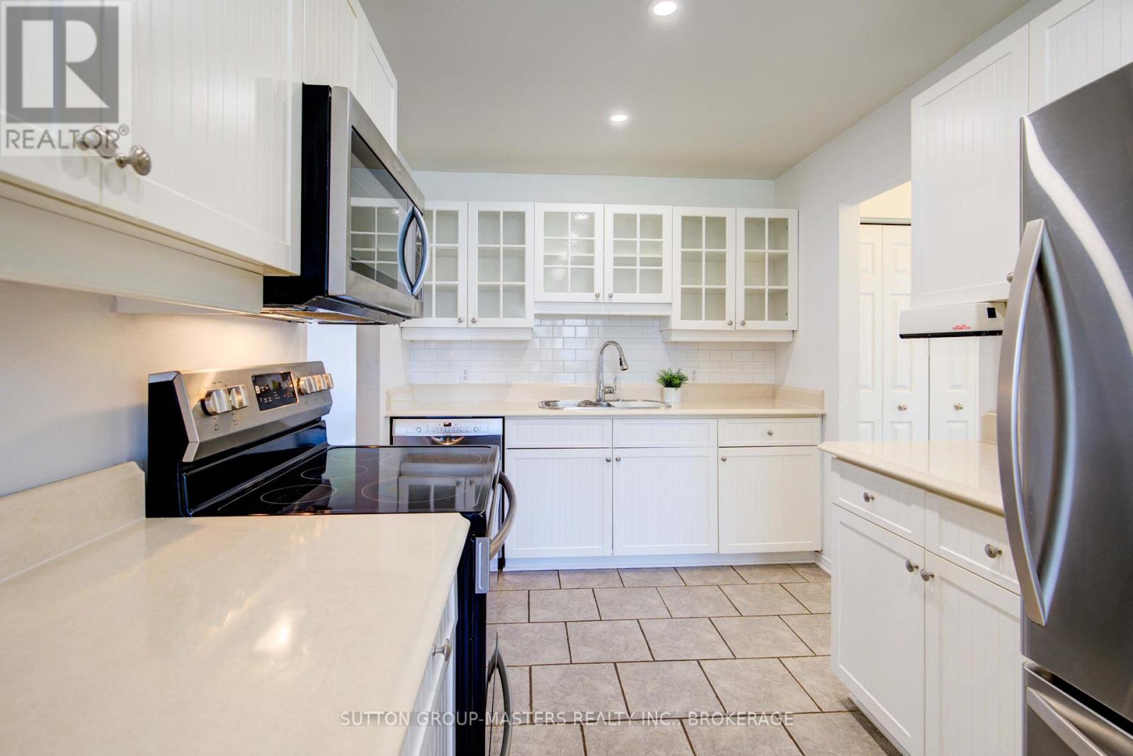 14 Abbey Dawn Drive, Loyalist (Bath), Ontario  K0H 1G0 - Photo 8 - X12143835