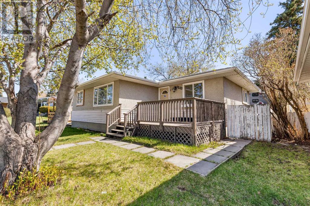 Property at 216 Van Horne Crescent NE image 5