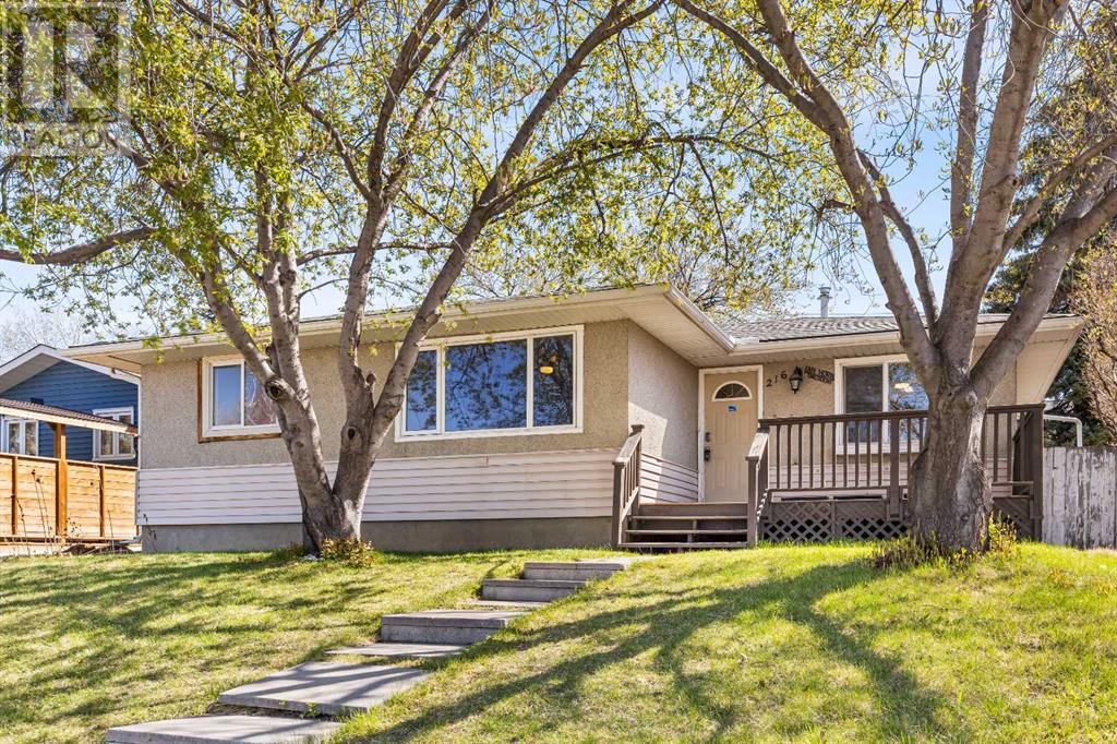 Property at 216 Van Horne Crescent NE image 3