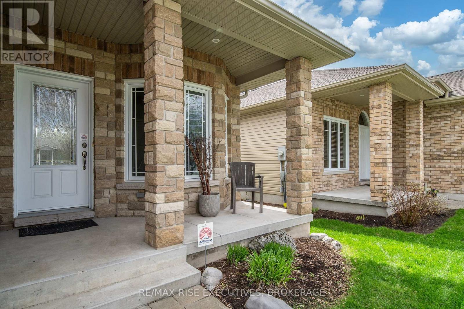 Property at 1089 CROSSFIELD AVENUE image 3